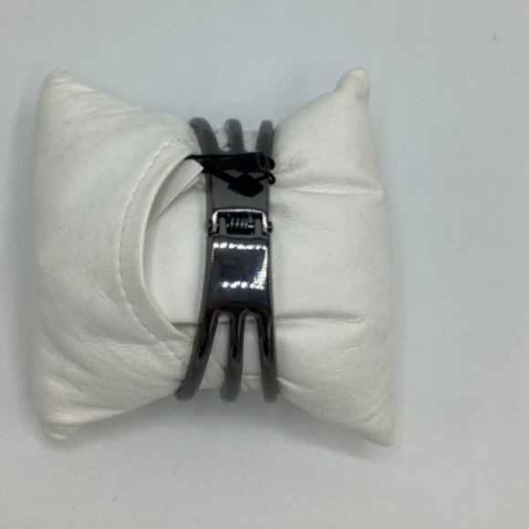 NWT White House/Black Market Hinged Stone Bracelet - Picture 4 of 5